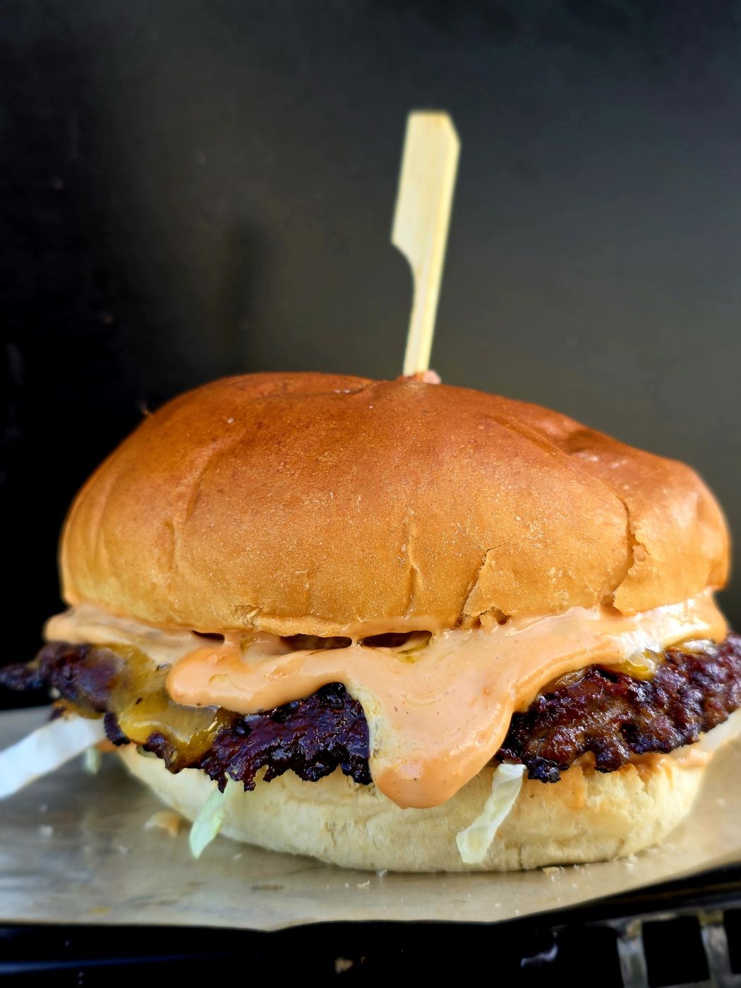 Smash Burger mit Sauce